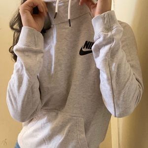 NIKE SWEATER